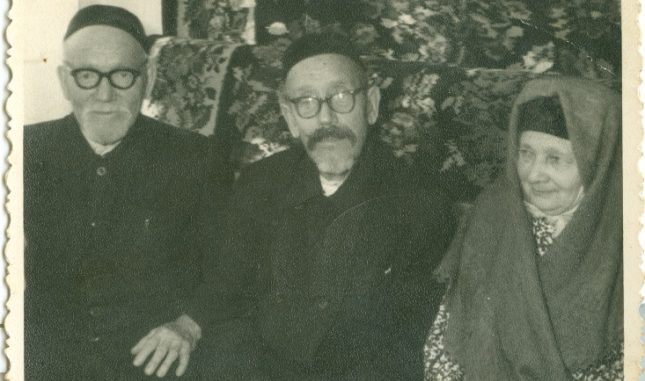 Сулдан уңга: Салих Фәхретдинов, Гариф һәм Фахирә Шүкүревлар. Әлмәт, 1964.